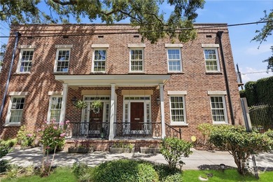 Welcome to upscale living in the heart of Savannah's downtown - photo 2