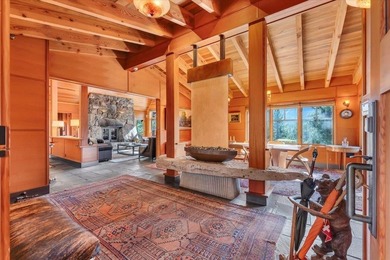 Iconic Mountain Retreat with World-Class Views! Perched on one - photo 5