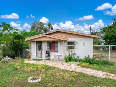 This adorable home is perfect for first time buyers, investors - photo 2