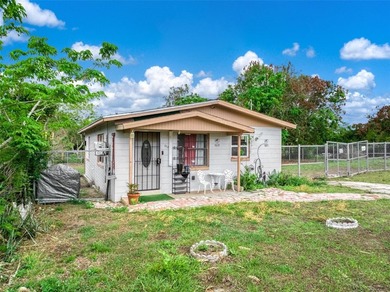 This adorable home is perfect for first time buyers, investors - photo 3