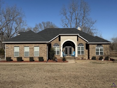 Lake Linda Home For Sale in Cochran Georgia