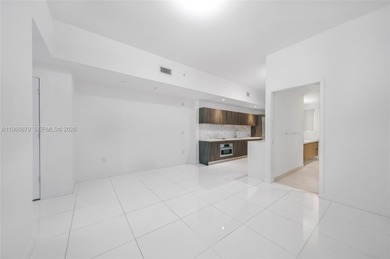 Live in a 5 Stars Building! More than 45 amenities. Beautiful