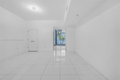 Live in a 5 Stars Building! More than 45 amenities. Beautiful