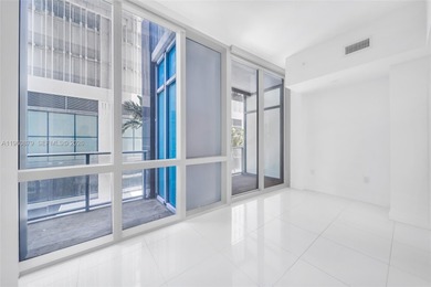 Live in a 5 Stars Building! More than 45 amenities. Beautiful