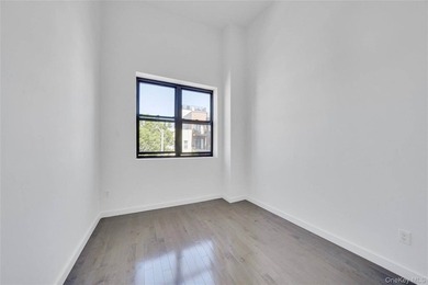 Exceptional opportunity to acquire a comprehensively renovated - photo 11