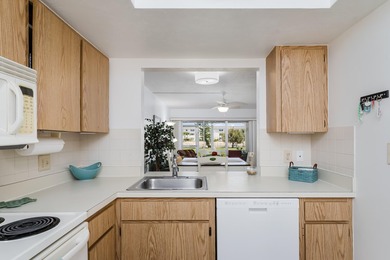 Well maintained and furnished first floor, two bedroom, two - photo 3