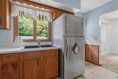 Welcome to this comfortable raised ranch in a very convenient - photo 18