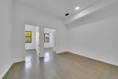 Exceptional opportunity to acquire a comprehensively renovated - photo 18