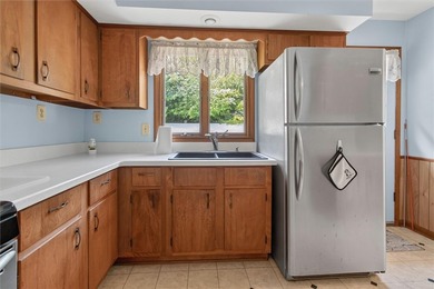 Welcome to this comfortable raised ranch in a very convenient - photo 20