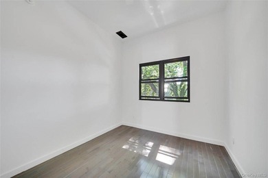 Exceptional opportunity to acquire a comprehensively renovated - photo 23