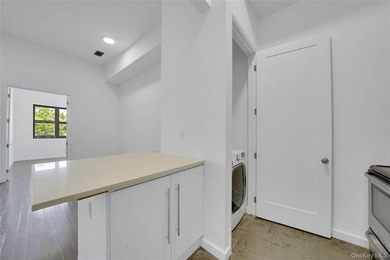 Exceptional opportunity to acquire a comprehensively renovated - photo 25