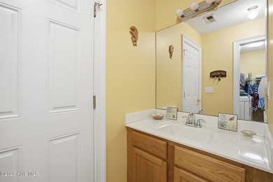 Welcome to Oak Ridge Plantation, where coastal convenience meets - photo 26