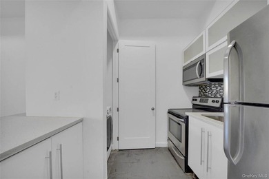 Exceptional opportunity to acquire a comprehensively renovated - photo 26