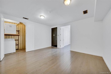 Exceptional opportunity to acquire a comprehensively renovated - photo 30