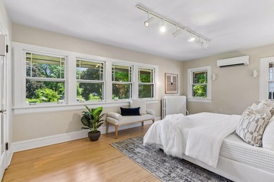 Discover the endless charm of this beautifully preserved 1923 - photo 35