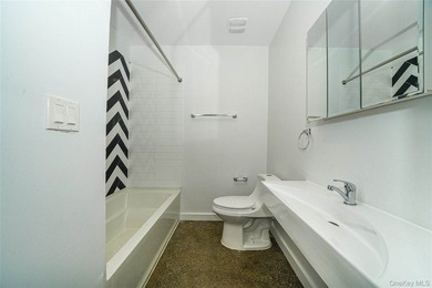 Exceptional opportunity to acquire a comprehensively renovated - photo 39