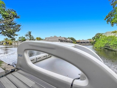 STUNNING WATERFRONT VILLA - COMPLETELY MOVE IN READY WITH - photo 50