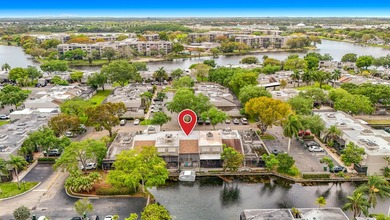 STUNNING WATERFRONT VILLA - COMPLETELY MOVE IN READY WITH - photo 56