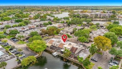 STUNNING WATERFRONT VILLA - COMPLETELY MOVE IN READY WITH - photo 57