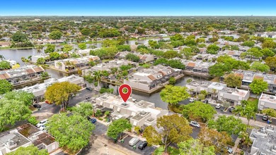 STUNNING WATERFRONT VILLA - COMPLETELY MOVE IN READY WITH - photo 59
