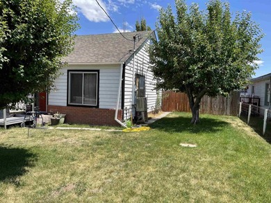 Welcome to this super cute home conveniently located in town - photo 3