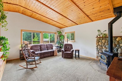 Welcome to Truckee's sought-after Glenshire neighborhood - a - photo 7
