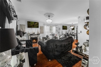 Welcome to Savannah's Eastside. This is a cute and comfortable - photo 5