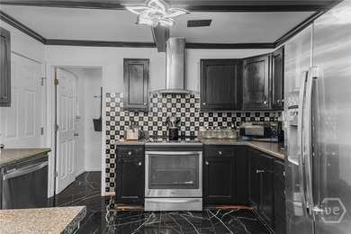 Welcome to Savannah's Eastside. This is a cute and comfortable - photo 10