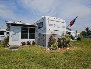 Cozy affordable island home with 2Bedrooms and 1Bath. Close to - photo 1