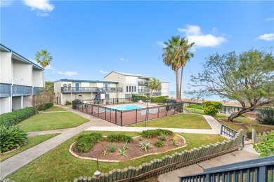 Welcome to this beautifully maintained 2-bedroom, 2-bathroom - photo 3
