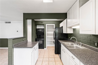Welcome to this beautifully maintained 2-bedroom, 2-bathroom - photo 5