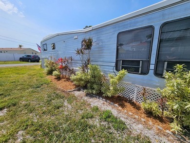 Cozy affordable island home with 2Bedrooms and 1Bath. Close to - photo 8