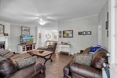 HUGE Waterfront Lot & home with guest cottage on Lake - photo 10
