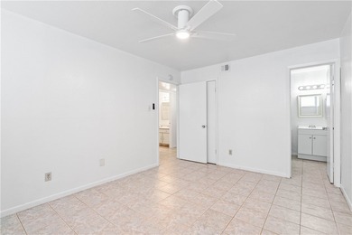 Welcome to this beautifully maintained 2-bedroom, 2-bathroom - photo 10