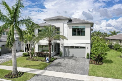 Lake Home For Sale in Palm Beach Gardens, Florida