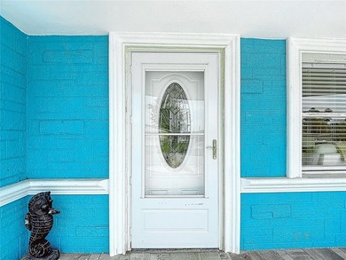 Live the Florida lifestyle in the highly sought-after waterfront - photo 2
