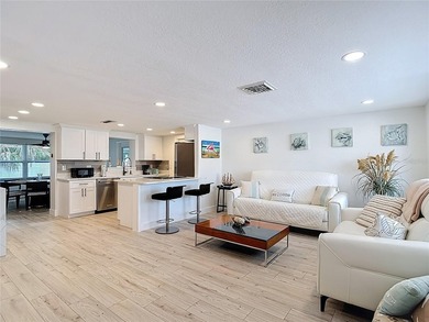Live the Florida lifestyle in the highly sought-after waterfront - photo 3