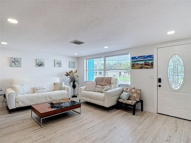 Live the Florida lifestyle in the highly sought-after waterfront - photo 4