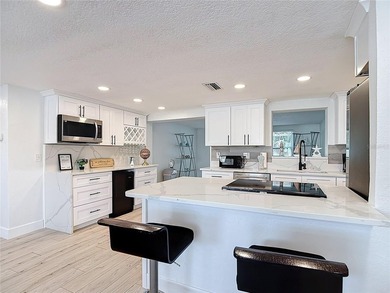 Live the Florida lifestyle in the highly sought-after waterfront - photo 7