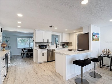 Live the Florida lifestyle in the highly sought-after waterfront - photo 8