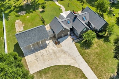 Nestled on 2.69 beautifully landscaped acres with approx. 350 - photo 2