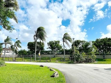 Beautiful home perfect for first-time buyers! This 3 bedroom - photo 39
