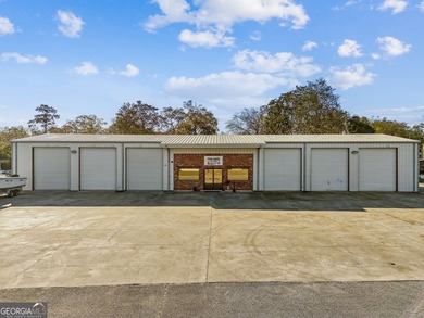 A great value in a Live/Work property ideally located in - photo 45