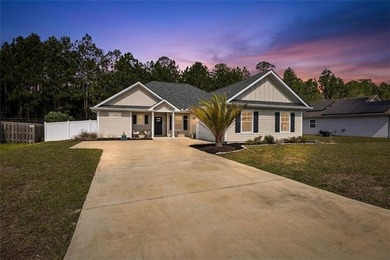 NEARLY NEW 3-BEDROOM HOME IN VICTORIA LANDING! IF YOU'RE LOOKING - photo 2