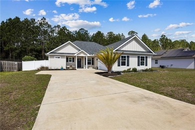NEARLY NEW 3-BEDROOM HOME IN VICTORIA LANDING! IF YOU'RE LOOKING - photo 4