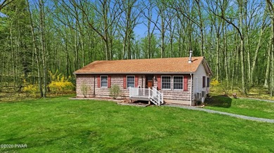 Move right into this beautifully renovated 3 bedroom, 3 bathroom - photo 1