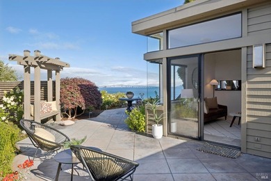 A single-level home, with 180 degree views, in a gated community - photo 15
