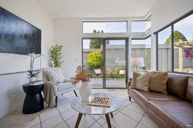 A single-level home, with 180 degree views, in a gated community - photo 16
