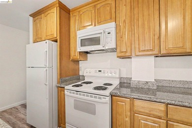 Updated single-level condo in one of Oakland's most convenient - photo 16
