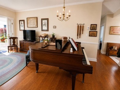 This Garden Cottage in sought-after Farragut is in one of the - photo 10